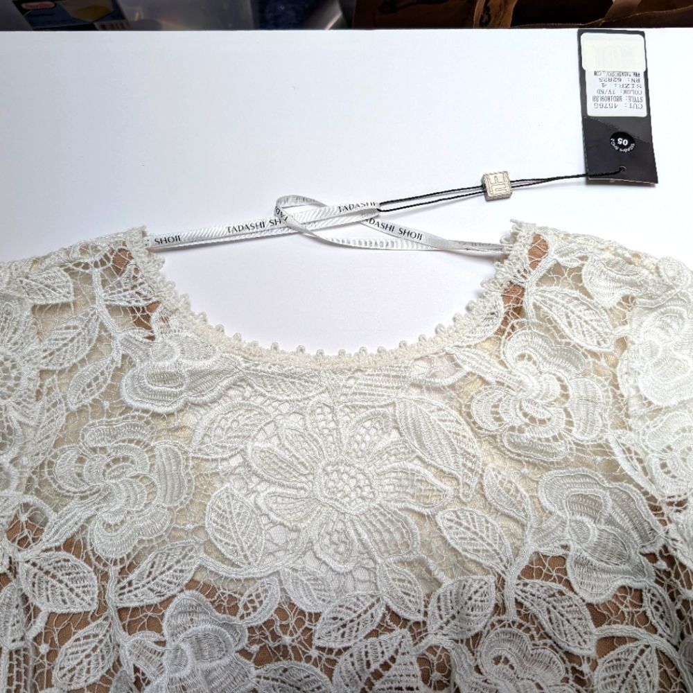 NWT Tadashi Shoji Medallion Lace Wedding Dress - Picture 6 of 8